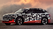 Audi e-tron prestazioni da urlo anche in off-road, nel test in Namibia supera le insidie del deserto e della savana