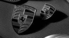 Porsche, per le turbo in arrivo un nuovo scudetto grigio. Tinta Turbonite metallizzata enfatizzerà i modelli ad alte prestazioni