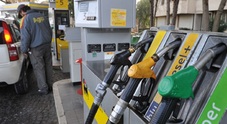 Benzina, i prezzi tornano a salire: self a 1,842 al litro. Diesel self cresciuto a 1,833 euro/litro