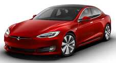 Tesla, l'elettrica più veloce e potente mai prodotta. Intanto Musk fa causa a Trump per i dazi cinesi