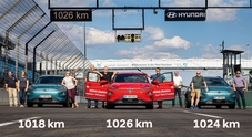 Hyundai da record: la Kona Electric di serie percorre oltre 1000 km in città con una ricarica