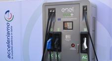 Enel inaugura tre colonnine di carica veloce per auto elettriche in Toscana