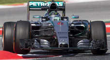 GP di Spagna, la Mercedes domina le prove del venerdì: Hamilton davanti a Vettel