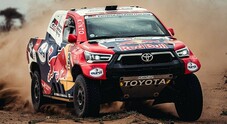 Toyota fa doppietta, terzo centro per l'Hilux di Al-Attiyah. Alla Ktm di Price le moto