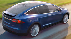 Tesla abbassa il prezzo della Model X: stop anche al riacquisto al 50% dopo 3 anni