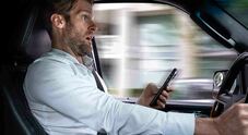 Cellulare al volante, stangata in GB: +90% condanne in un anno. Modifiche legge e campagne con telecamere polizia