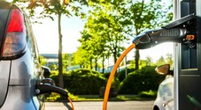 Mobilità green, sorpasso elettrico nelle vendite entro il 2033 in Europa, Usa e Cina