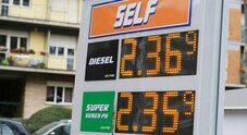 Carburanti, ripartono i salassi: benzina al servito sfonda 2,5 euro. Nuovi listini record non in autostrada, a Palermo il record