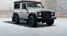 Land Rover, l'eterno Defender: con Black e Silver è chic anche il fuoristrada più duro