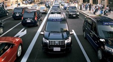 Giappone verso lo stop alla vendita di auto diesel e benzina dal 2035. Governo vuole accelerare transizione energetica