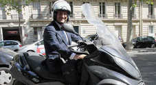 Hollande difende le due ruote: «Non vedo che male ci sia se andavo da Julie in scooter»