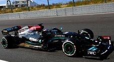 GP di Olanda, libere 1: Hamilton lancia la sfida a Verstappen davanti a 70mila tifosi del rivale Red Bull