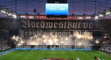 Eintracht-Napoli, massima allerta per prevenire scontri tra ultras:  spuntano ​adesivi anti-napoletani