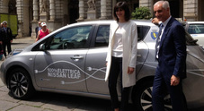 Una Leaf per la sindaca Appendino, Nissan e omune di Torino insieme per la mobilità elettrica