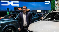 Dacia svela a Ginevra il suo futuro green. Il ceo Le Vot: «Ora focus su ibrido, nel 2027-28 un’altra elettrica»
