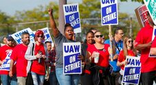 General Motors: in sciopero lavoratori in Canada, si aggiungono a protesta in Usa