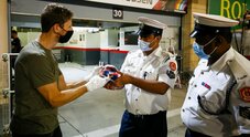 Grosjean torna al paddock in Bahrain: applausi e abbracci di tecnici e commissari. Tempi lunghi indagine