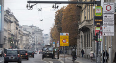 Milano, municipio approva delibera: «Stop alle auto in centro. Ingresso solo per i residenti»
