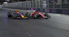 Verstappen vince il Gran Premio di Las Vegas, secondo un grande Leclerc con la Ferrari che ha superato Perez all'ultimo giro