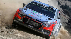 WRC, Neuville (Hyundai) al comando in Sardegna. Tre VW Polo R inseguono il leader