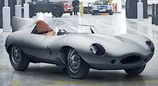 Jaguar D-Type, dopo 60 anni torna in produzione l'iconica vettura da corsa. Sarà costruita a mano in 25 esemplari