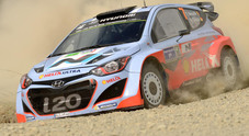WRC, Neuville (Hyundai) in testa in Sardegna. Ritirati Scandola (Skoda) e Bertelli (Ford)