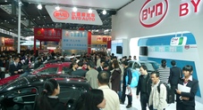 Cina, meno restrizioni e tasse dimezzate per acquisto auto. Governo punta ad aumentare le vendite