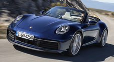 Porsche “scopre” la 911. Motore da 450 cv e nuova capote in tela azionabile fino a 50 km/h