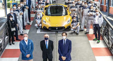 Stellantis, Elkann e Tavares in visita alla Maserati. Con il ceo Grasso hanno visitato alcuni reparti e l'Innovation Lab