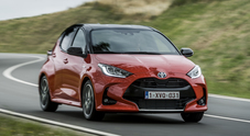 Toyota Yaris: efficienza, piacere di guida e l’assicurazione gratis per i chilometri percorsi in elettrico