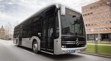 Mercedes eCitaro aggiunge le fuel cell. Prodotto millesimo esemplare del bus elettrico, con idrogeno 350 km per pieno
