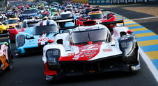 24 Ore di Le Mans, partenza con doppio incidente e safety car mentre Toyota beffa Ferrari e si porta in testa
