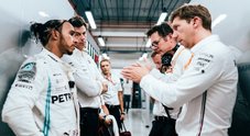 Mercedes nervosa, Hamilton: «Sconfitta dolorosa, non ha funzionato nulla. Ferrari super affamata»