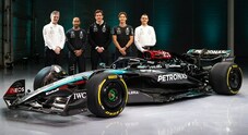 Svelata la W15, l’ultima Mercedes di Hamilton: «Vogliamo tornare al nostro livello». Wolff: «Inverno molto impegnativo»