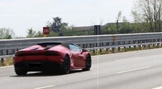 Con la Lamborghini a 253 chilometri orari in autostrada, patente sospesa. La stradale: «Condotte irrispettose della vita»