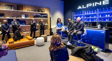 Alpine, inaugurato a Milano l'Atelier A290 Lounge. Lo spazio per appassionati e clienti è in zona di Gae Aulenti