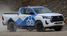 Toyota Hilux a celle a combustibile di idrogeno fa progressi. Ultimi test per il pick-up Fcev