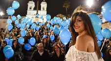 Mercedes EQ, piazza di Spagna si tinge di blu per flash mob. A Trinità dei Monti omaggio a Formula E e mobilità elettrica