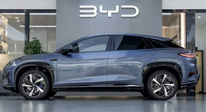 Byd, utili record nel 2024 per il gigante cinese a 5,55 mld di dollari (+29%). Fatturato a 107,2 mld di dollari: superata Tesla