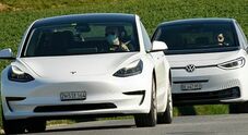 Svizzera, consiglio federale introdurrà nel 2024 tassa su veicoli elettrici. Assoggettati alla normale aliquota del 4%