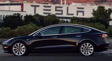 Tesla sospende temporaneamente produzione Model 3. Stop per rendere più veloci impianti