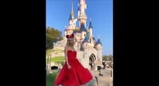 Chiara Ferragni e Vittoria adorabili in coordinato: a Disneyland indossano  le orecchie di Minnie