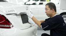 Mercedes taglia le stime per il 2024 e richiama mezzo milione di auto in Cina. Tonfo in Borsa a Francoforte (-8%)