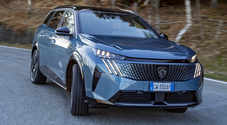 Peugeot leone da viaggio: la 5008 è un salotto per 7. Offre spazio e abitabilità è disponibile: full electric, Phev e mild
