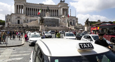 Taxi, a Roma sono la metà di Madrid: 7.962 licenze contro 15.777. Parigi è inarrivabile con 19.124, sopresa Atene: ne ha 13.760