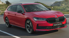 Škoda Superb, arriva l'ammiraglia in versione Sportline. Look grintoso, assetto sportivo e dotazione di serie più ampia