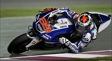 Lorenzo più veloce nella seconda giornata in Qatar, Rossi terzo