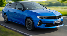 Opel, la sportività diventa “alla spina”. Debutta il modello più performante dell’Astra Sports Tourer: la ibrida plug-in da 225 cv