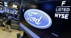 Ford rinvia al 2027 l’avvio della produzione di Suv elettrici in Canada. L’annuncio fa salire il titolo a Wall Street