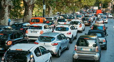 Eurostat, nel 2022 in Italia 684 auto per 1.000 abitanti, record nell'Unione Europea